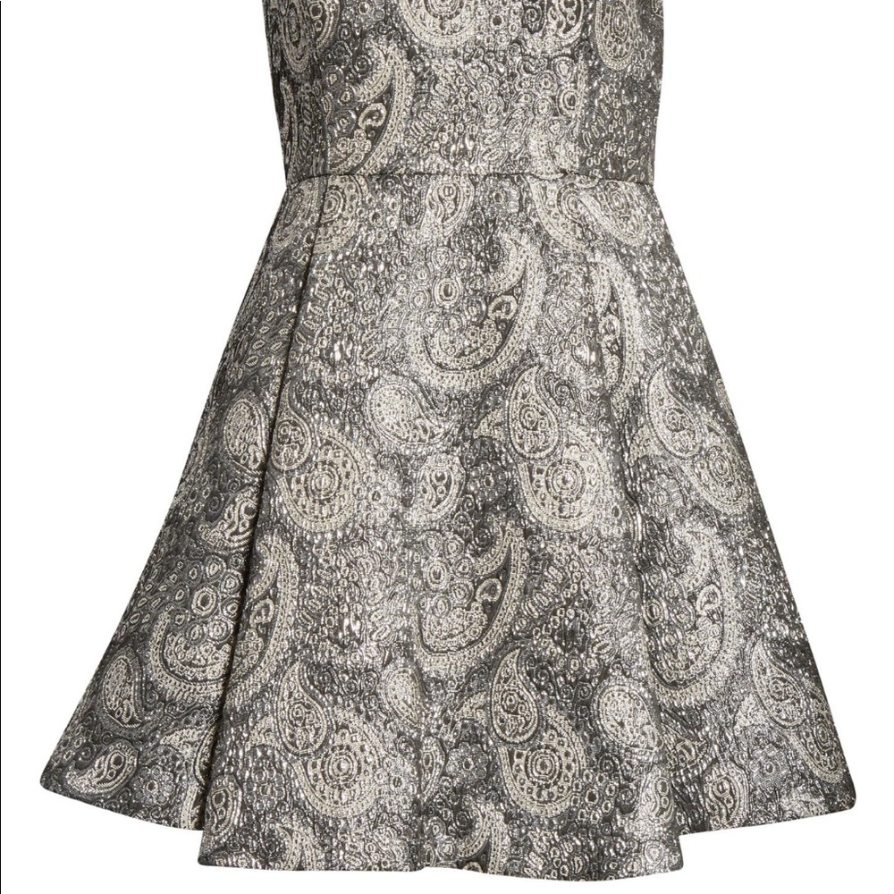 💍 Alice + Olivia Metallic Paisley Skater Dress - Picture 5 of 6